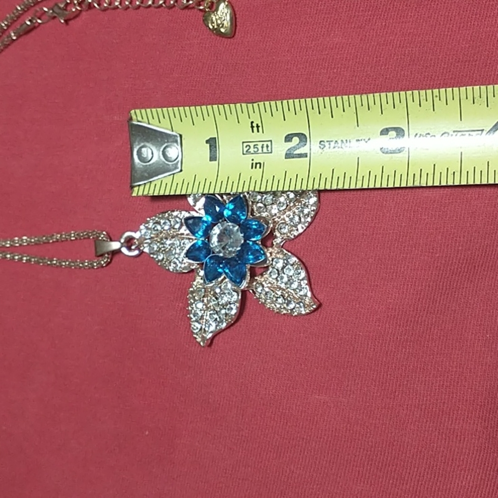 Betsey Flower Necklace! - Picture 4 of 6